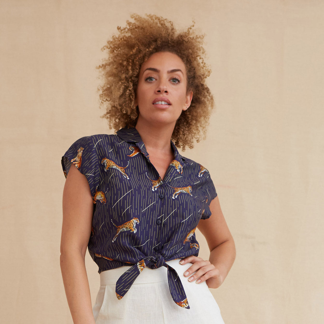 peggy/leaping tiger/navy