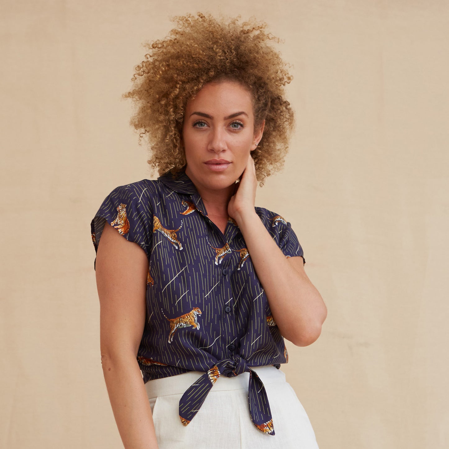 peggy/leaping tiger/navy