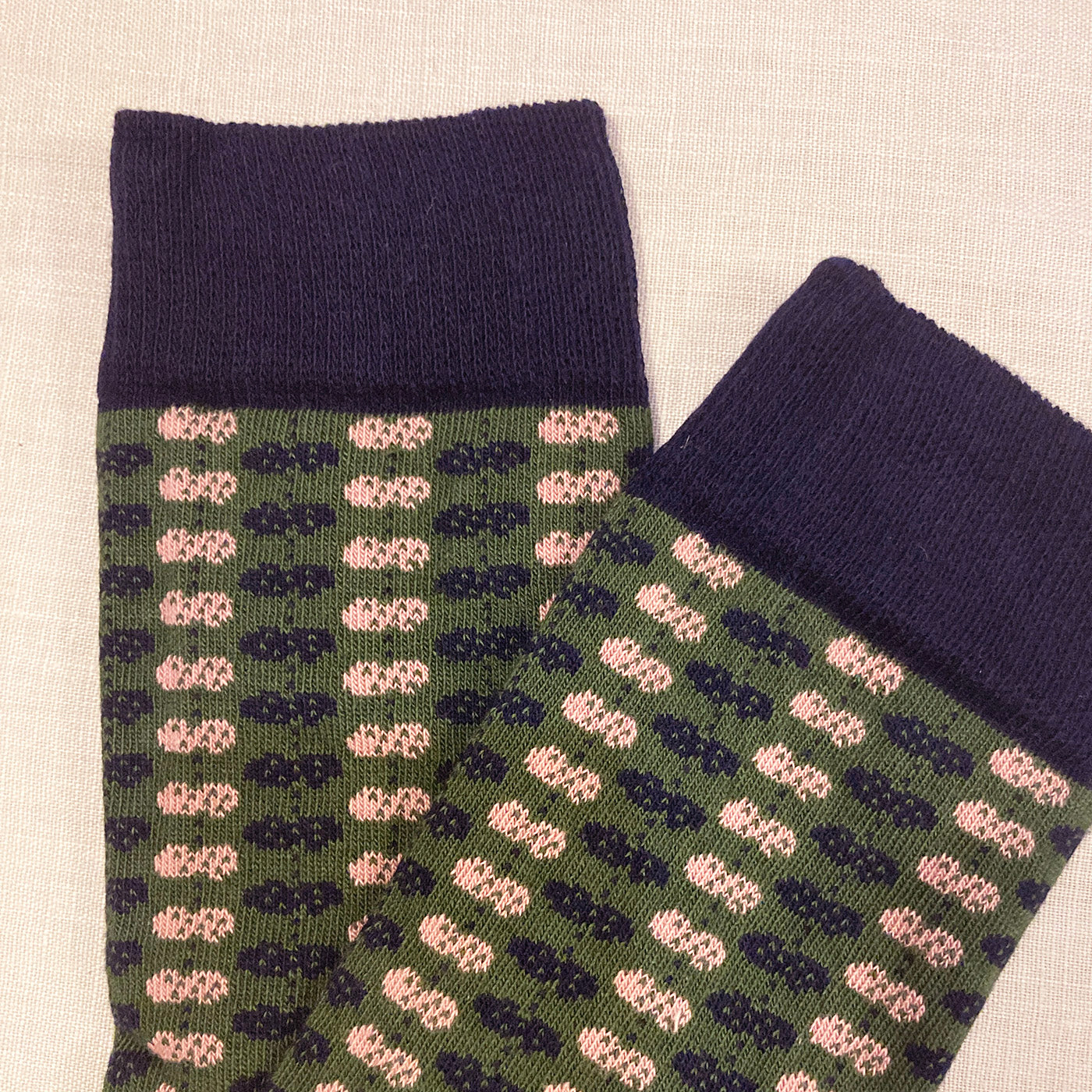 knee-high socks/pink/pinecones