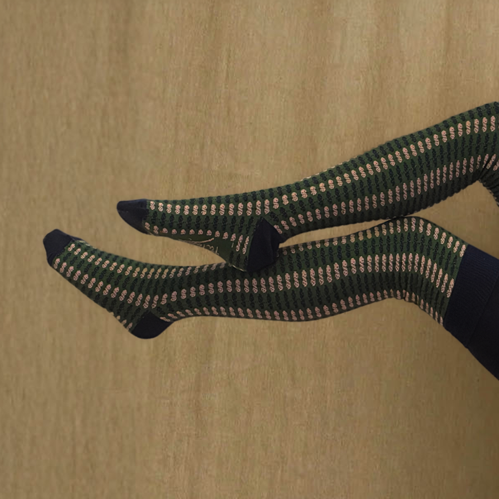 knee-high socks/pink/pinecones